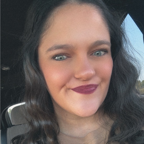 Meet your Posher, Sabrina - Picture 1 of 1